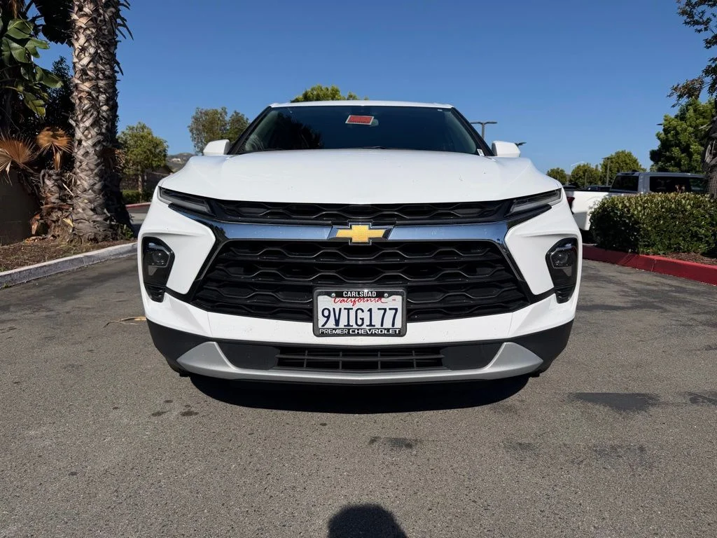 Used 2025 White Chevrolet LT image 4