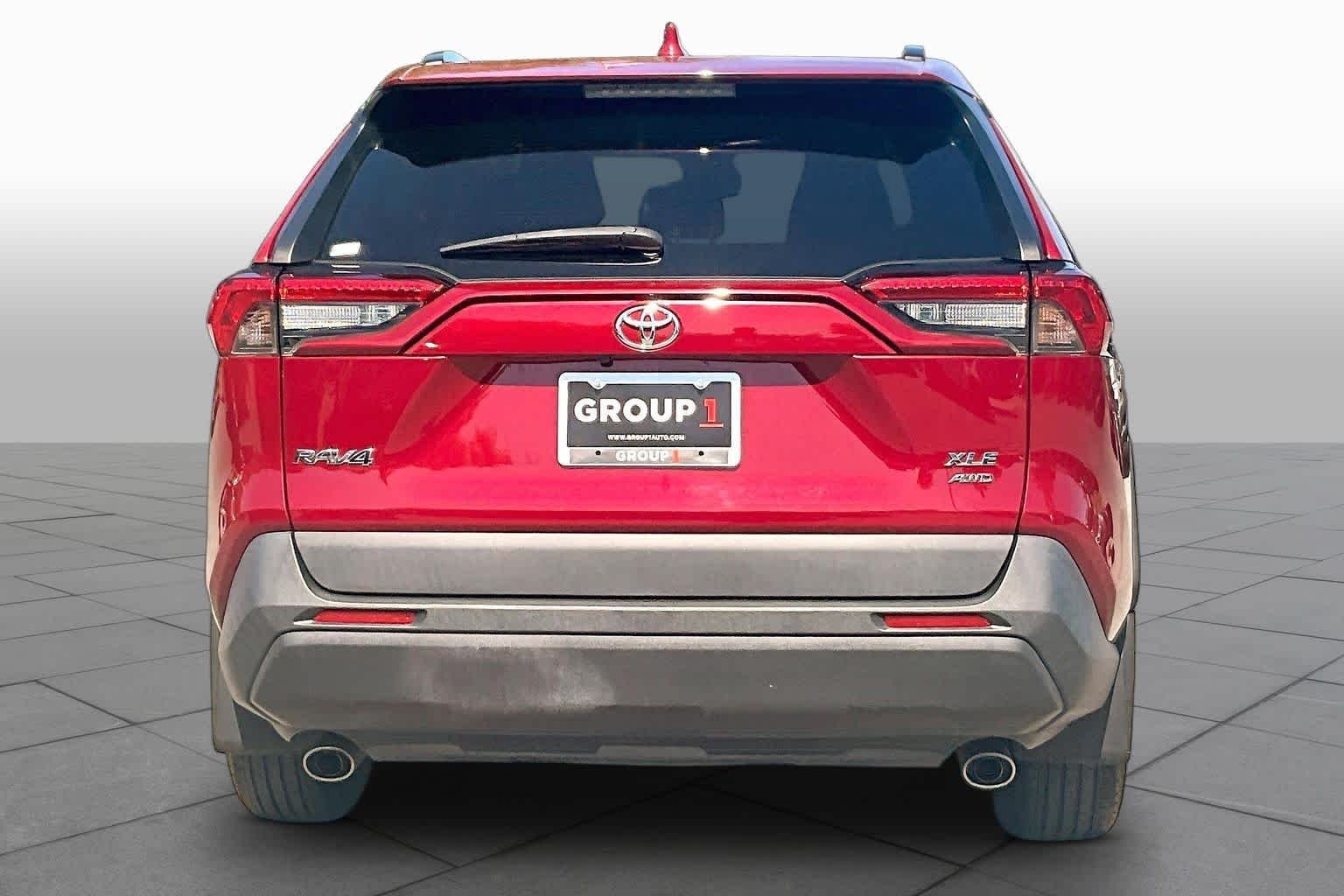 Used 2021 Ruby Flare Pearl Toyota XLE image 5