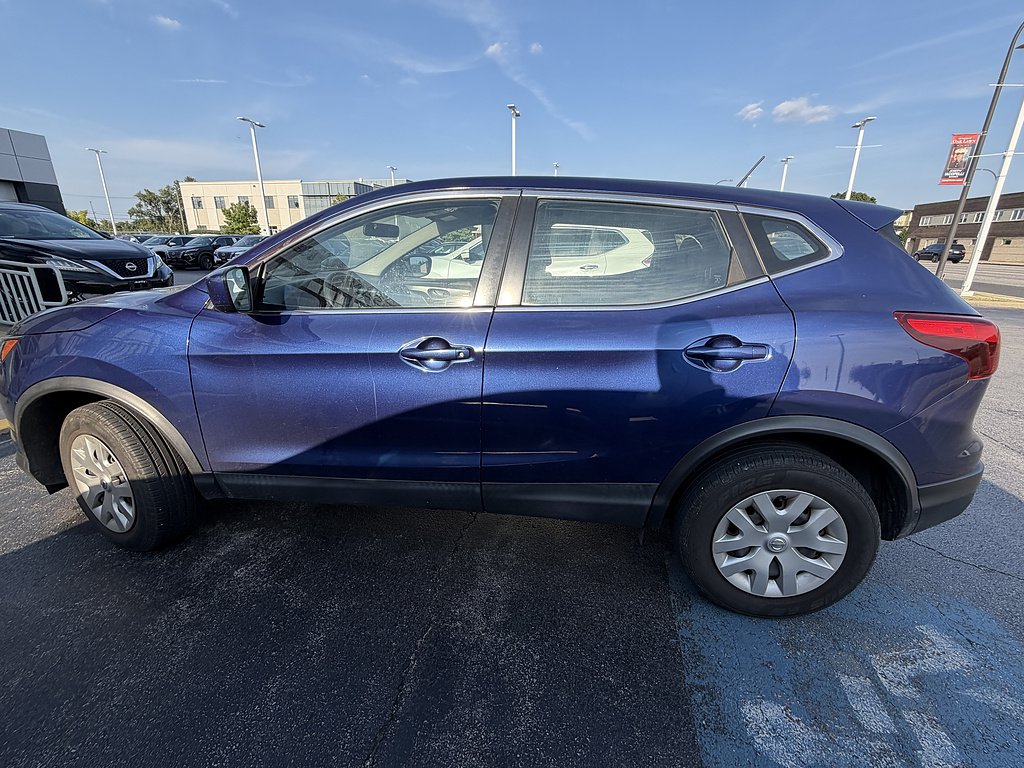 Used 2019 Caspian Blue Metallic Nissan S image 30