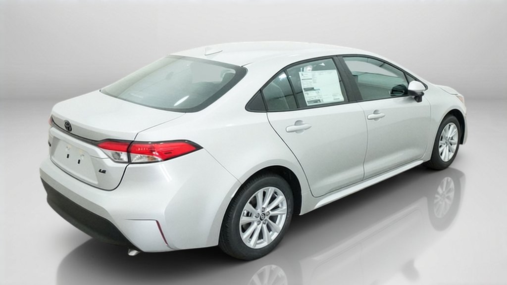 New 2027 Classic Silver Metallic Toyota LE image 9