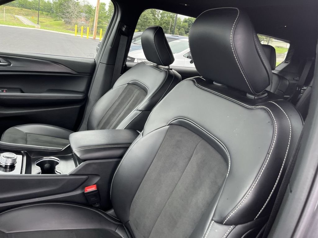 Used 2025 Gray Jeep Altitude X image 11