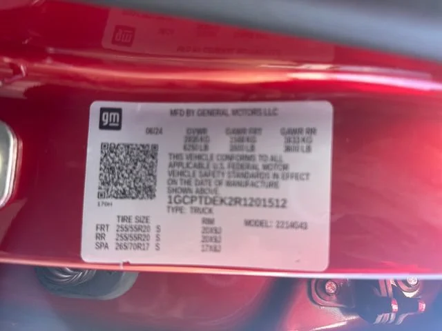 Used 2024 Radiant Red Tintcoat Chevrolet Z71 image 35