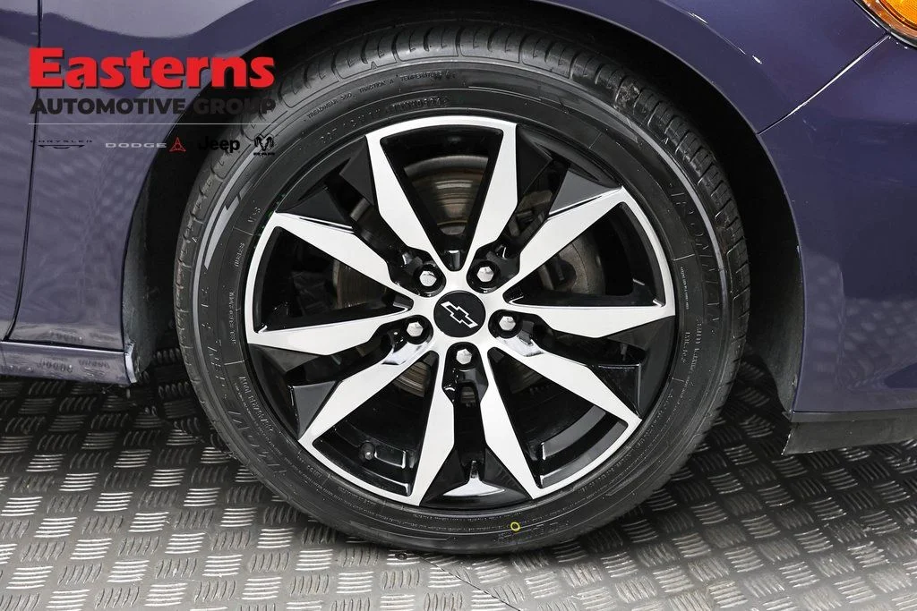 Used 2025 Black Chevrolet RS image 31