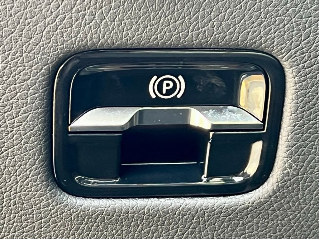 Certified Used 2026  Mercedes-Benz GLC 300 image 32
