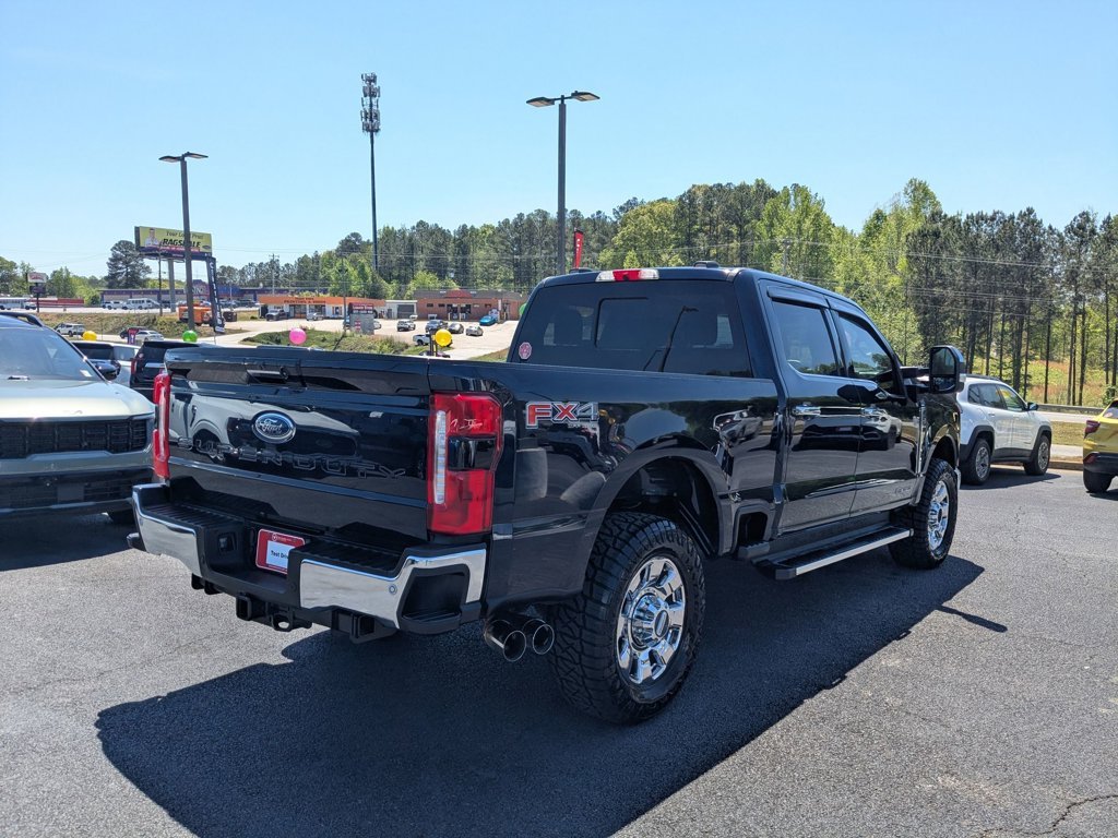 Used 2023  Ford LARIAT image 5