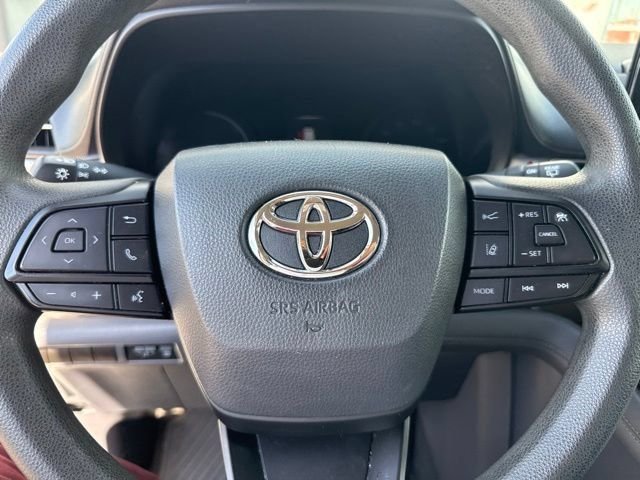 Used 2022 White Toyota LE image 9