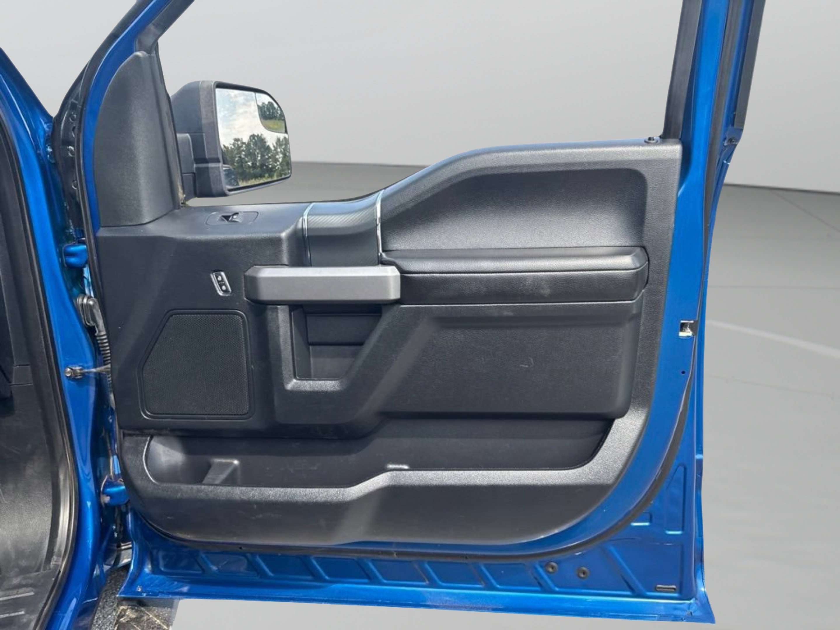 Used 2018 Lightning Blue Ford XLT image 32