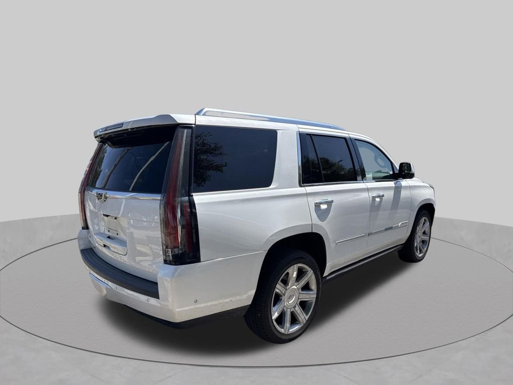 Used 2018 Crystal White Tricoat Cadillac Premium Luxury image 6