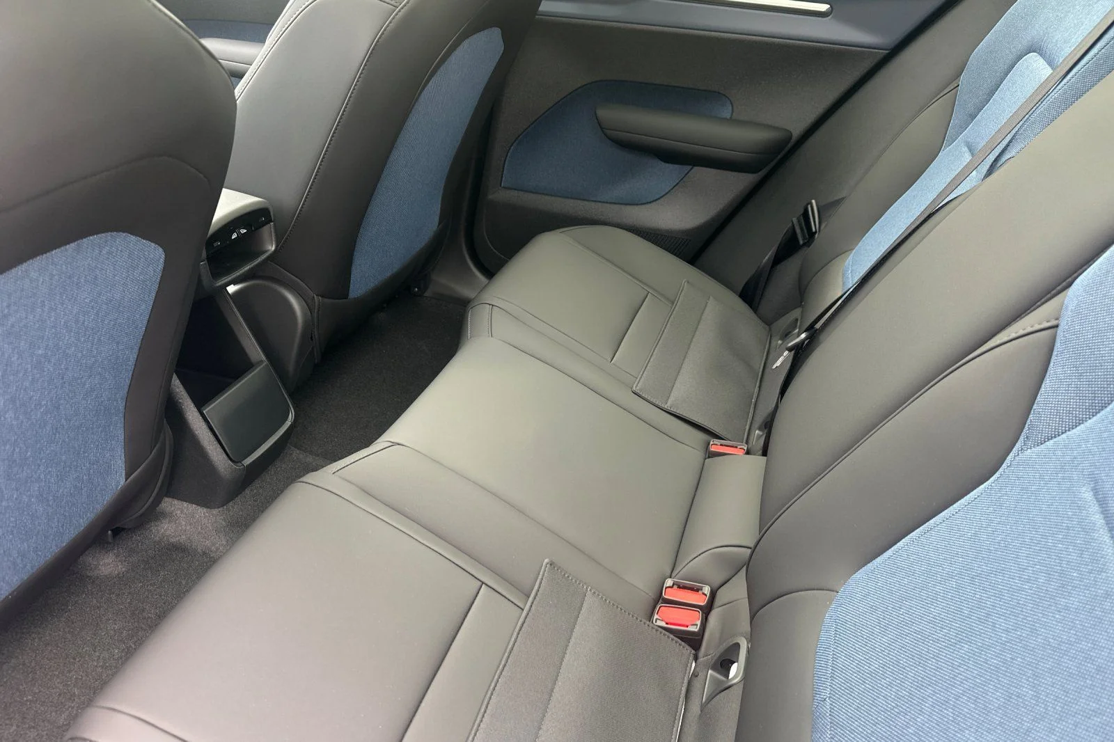 New 2026 Crystal White Volvo Plus image 11
