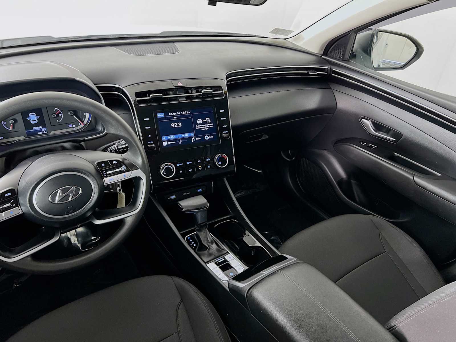 Used 2024 White Pearl Hyundai SE image 22