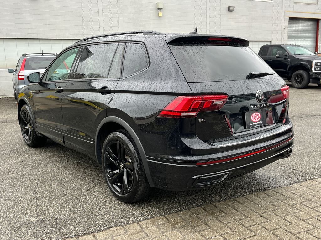 Used 2024 Black Volkswagen 2.0T SE R-Line Black image 4