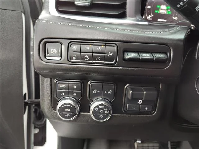 2024 GMC Yukon Denali Ultimate - Photo 19