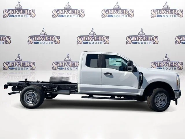 New 2026 Oxford White Ford XL image 2