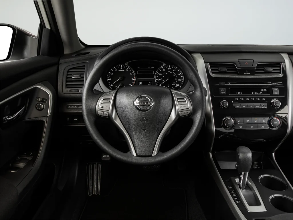 Used 2015 White Nissan 2.5 S image 57