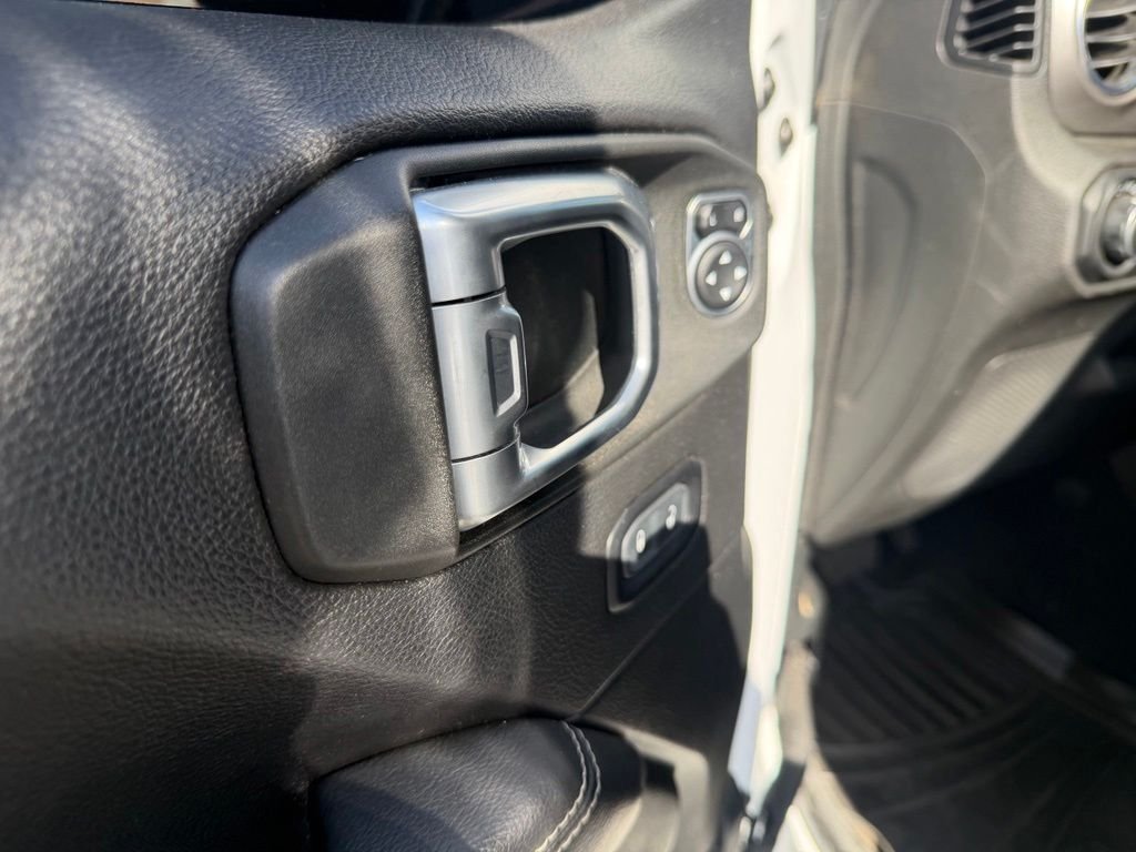 Used 2020 White Jeep Unlimited Sahara image 18