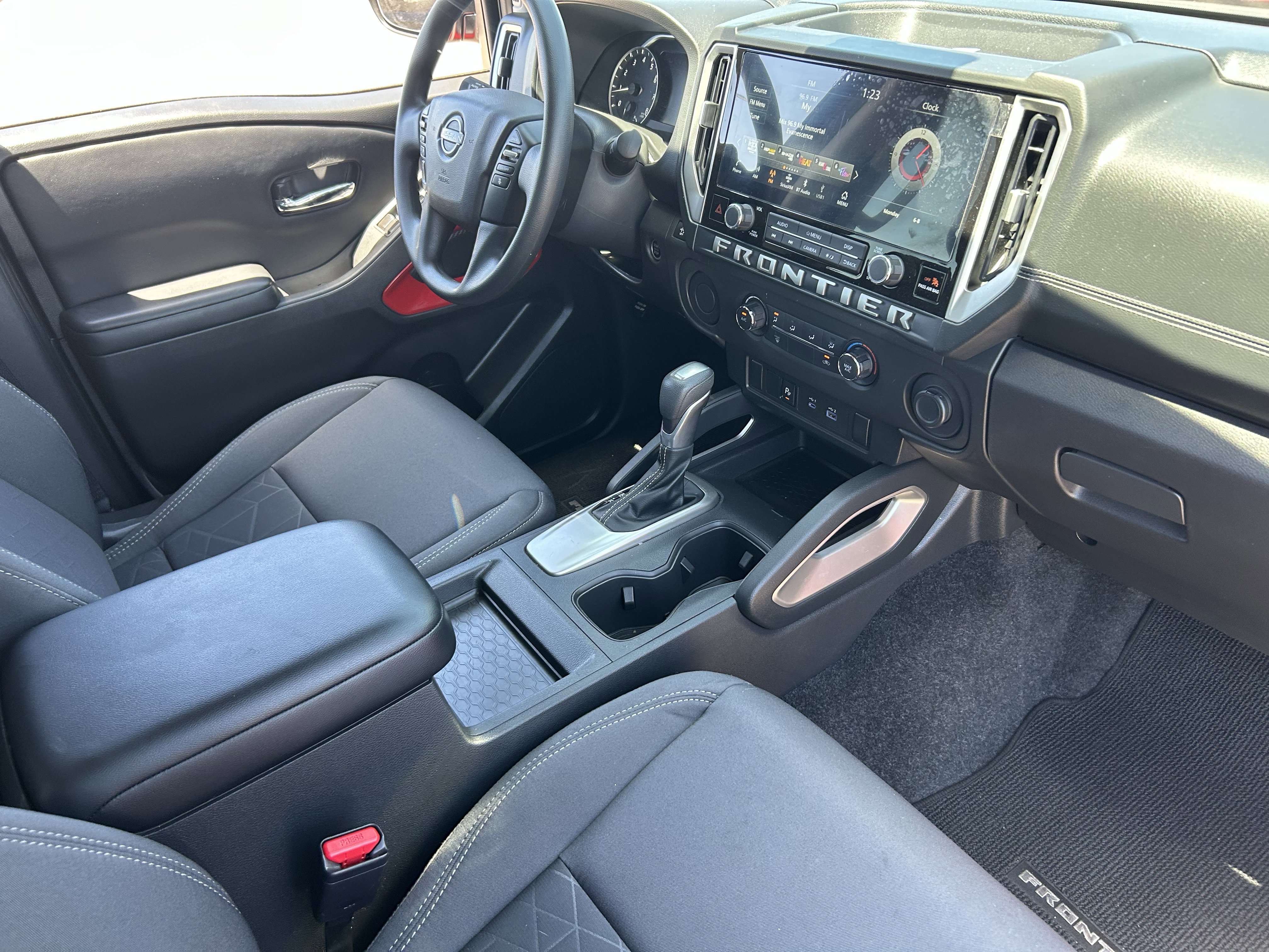 2025 Nissan Frontier SV - Photo 12