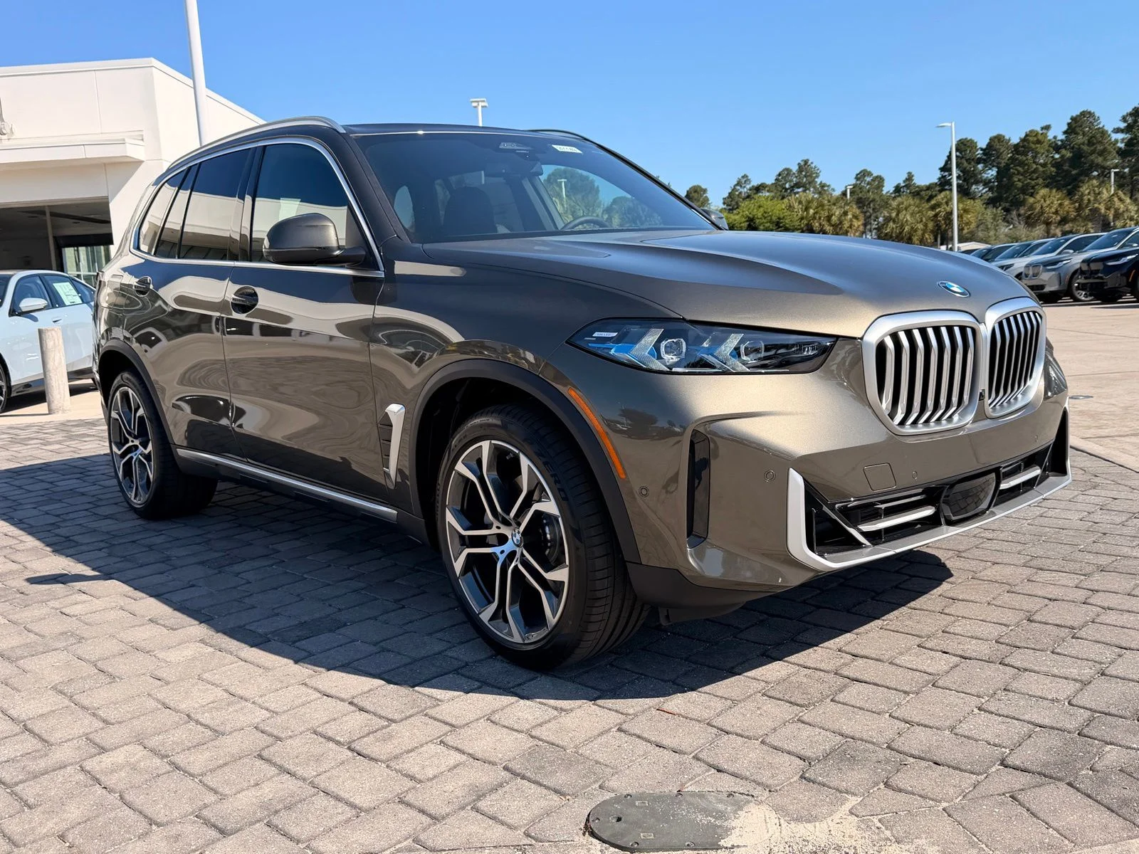 New 2026 Manhattan Green Metallic BMW xDrive40i image 7