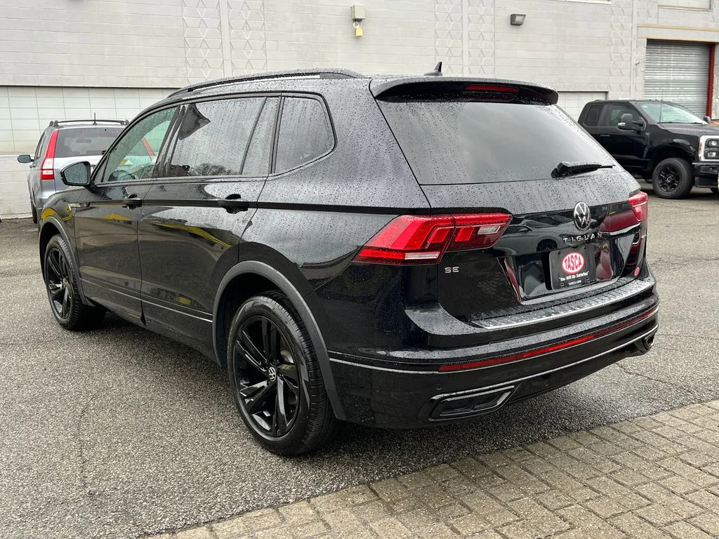 Used 2024 Black Volkswagen 2.0T SE R-Line Black image 4