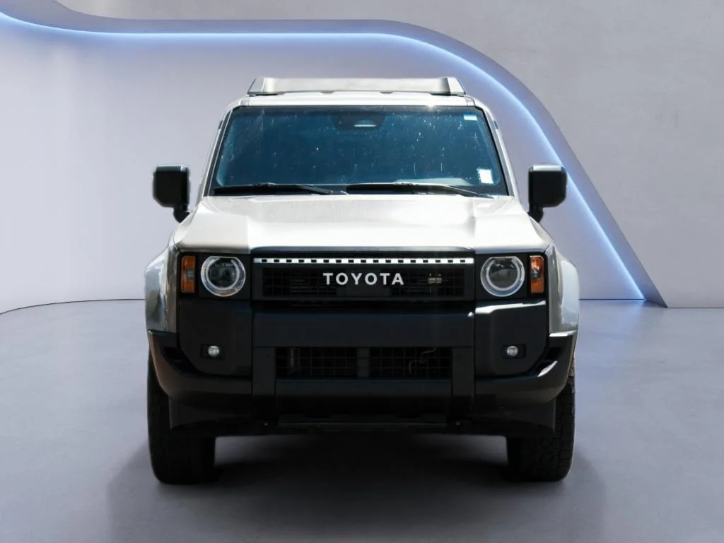Used 2025  Toyota  image 2