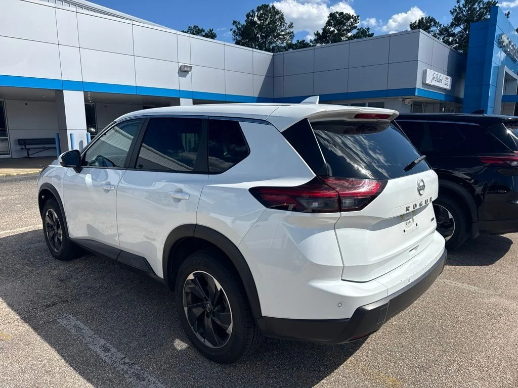 Used 2025 White Pearl Nissan SV image 2