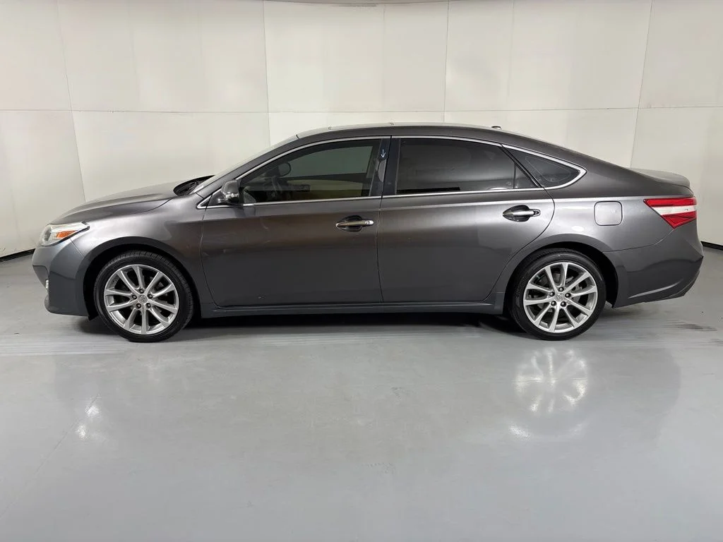 Used 2015 Gray Toyota XLE Touring image 5