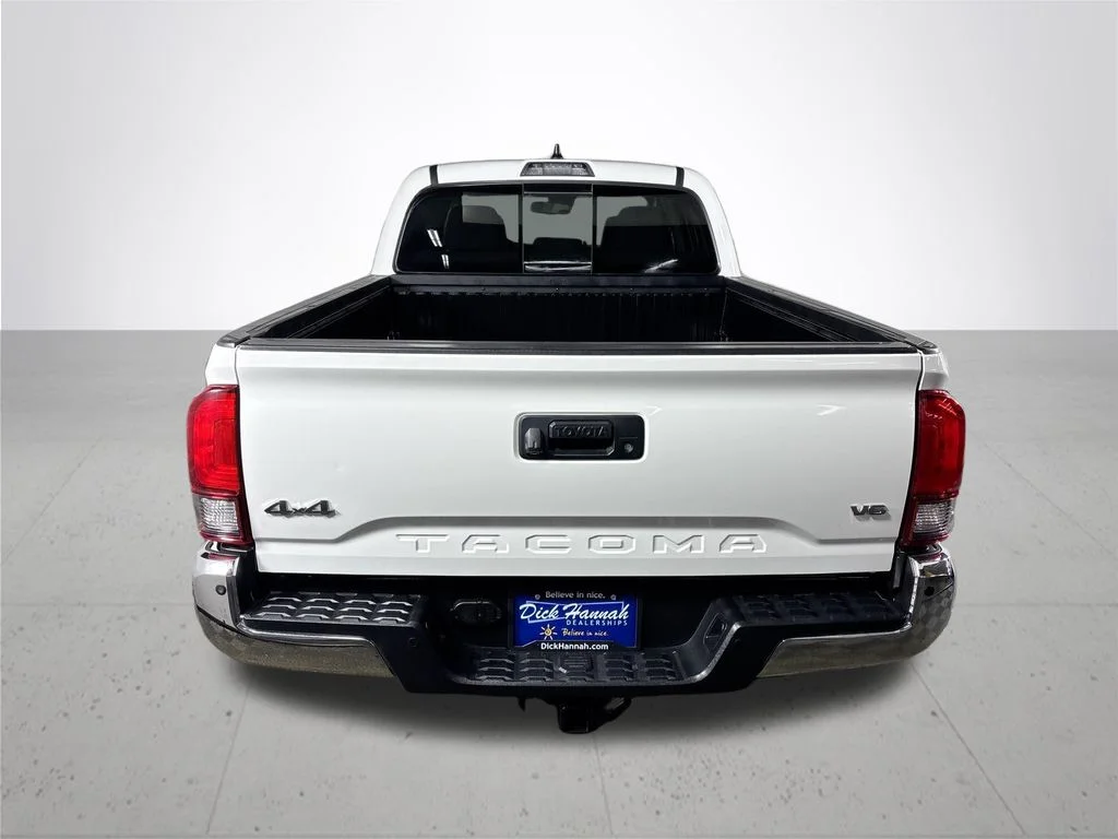 Used 2020 White Toyota SR5 image 7