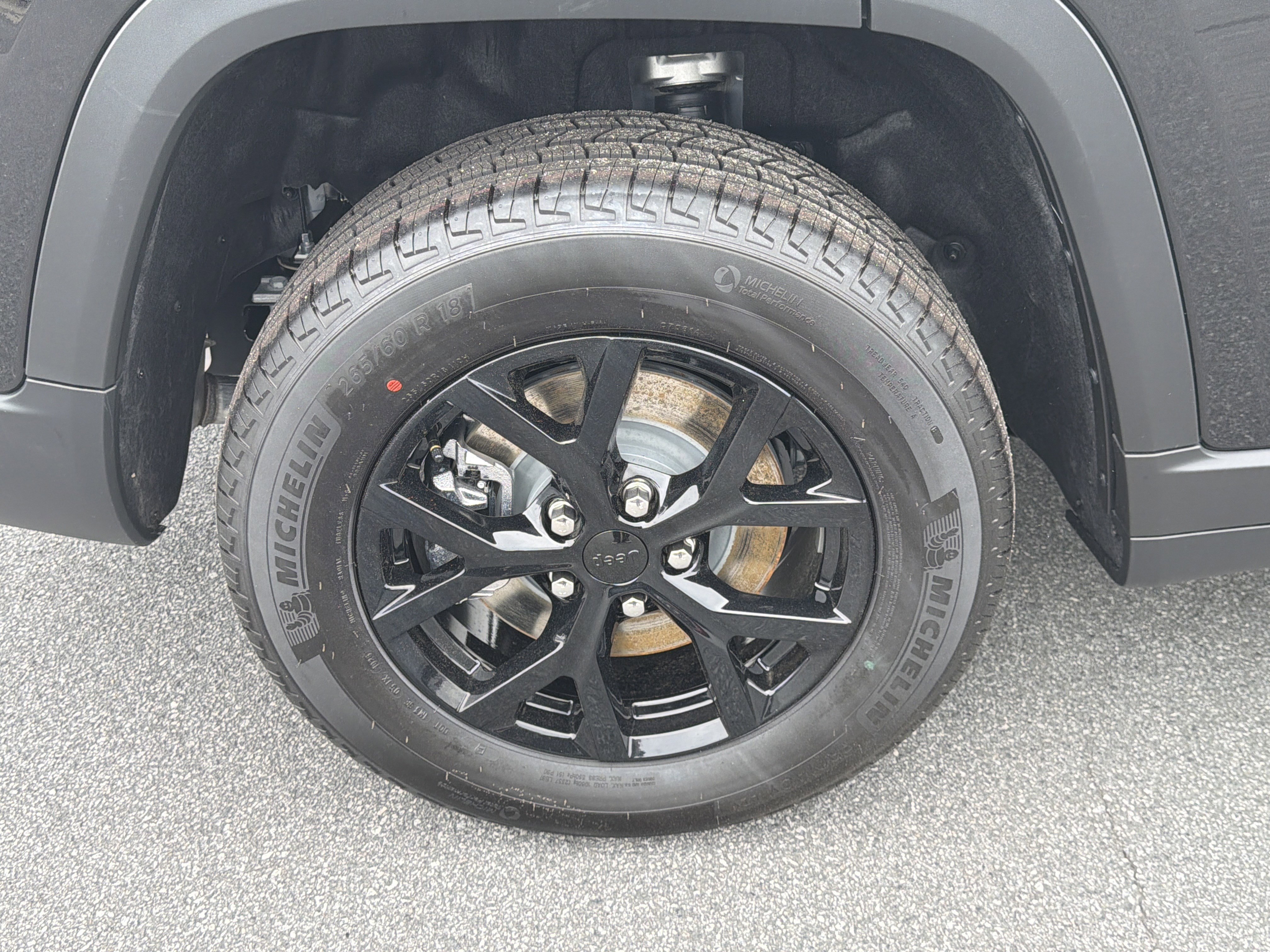New 2026 Diamond Black Crystal Pearl-Coat Exterior Paint Jeep Altitude image 21