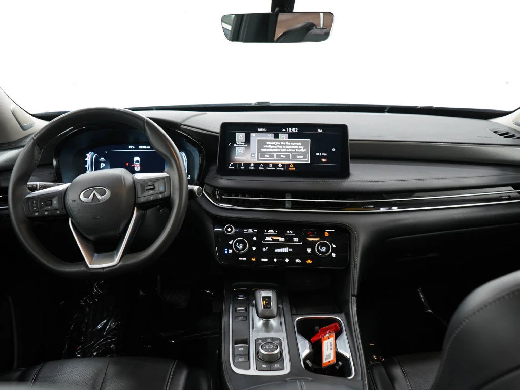 Used 2025 Grand Blue INFINITI LUXE image 18