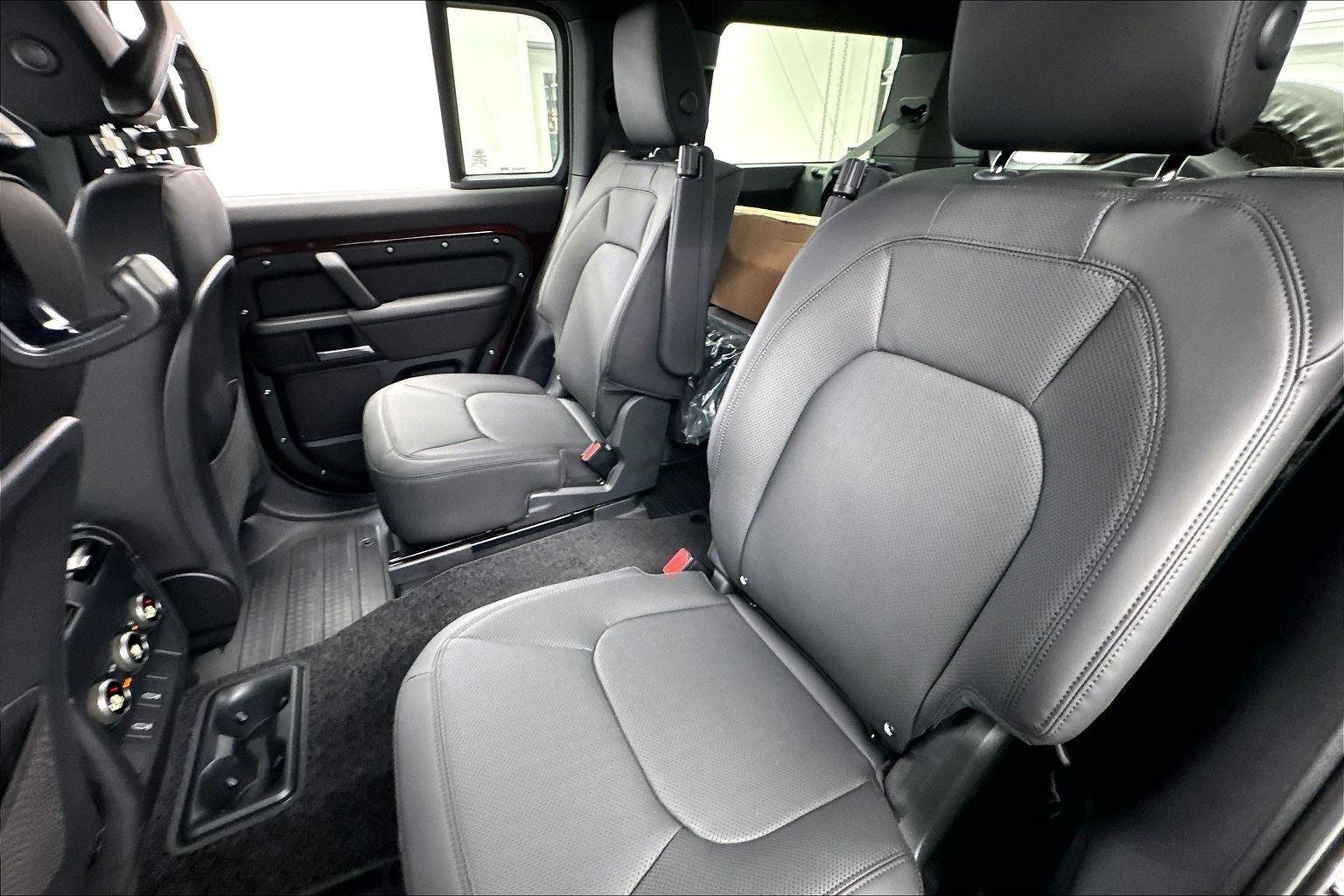 New 2026 Sedona Red Metallic Land Rover S image 27