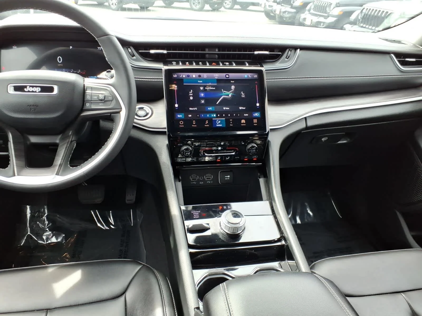 Used 2023 Diamond Black Crystal Pearlcoat Jeep Limited image 15