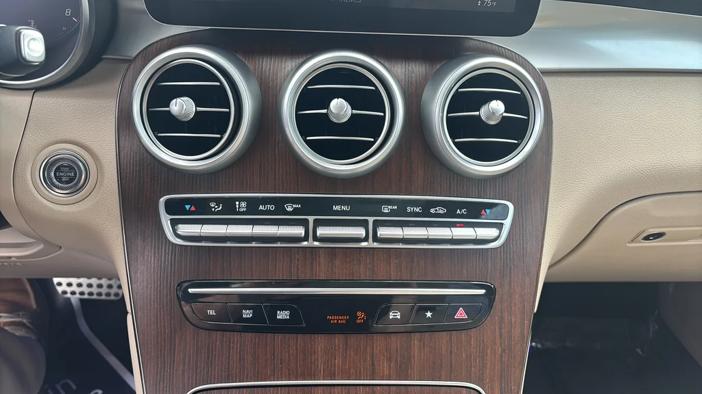 Used 2021  Mercedes-Benz GLC 300 image 17