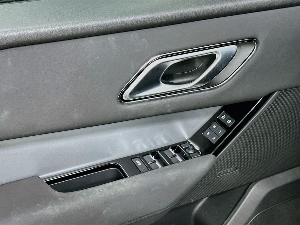 Used 2025 White Land Rover S image 19