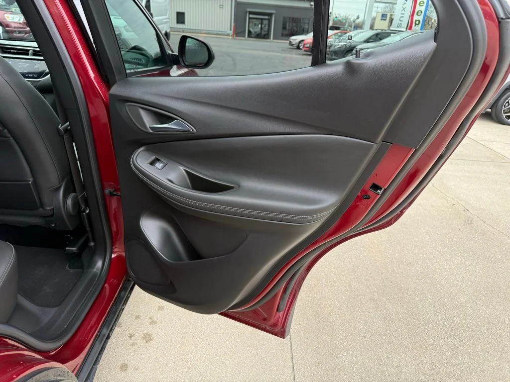 Used 2023 Red Buick Essence image 27