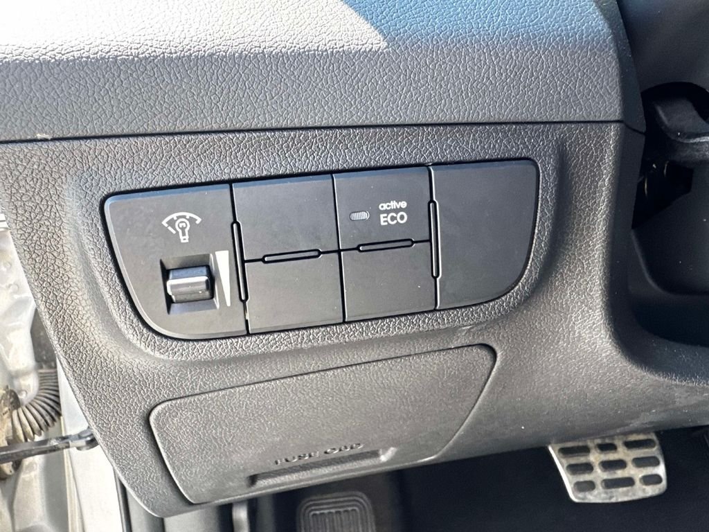 Used 2016 Silver Hyundai Turbo image 17