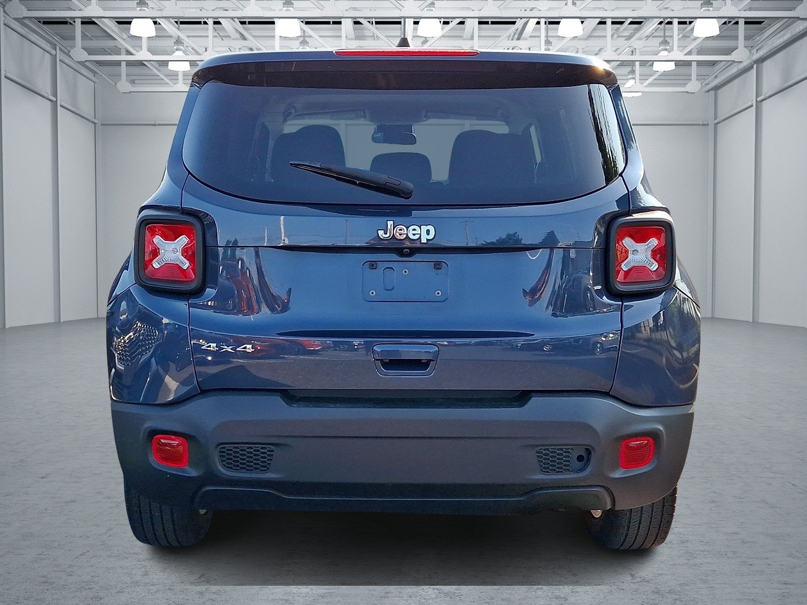 Used 2023 Slate Blue Pearlcoat Jeep Latitude image 4