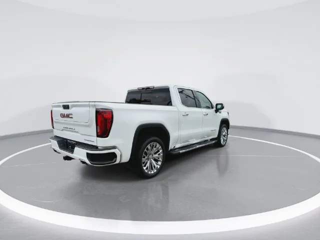 Used 2023  GMC Denali image 8