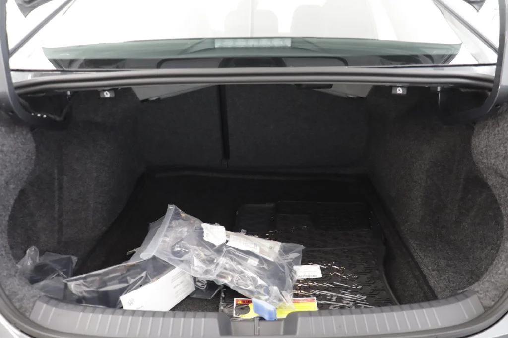 New 2027 Platinum Grey Volkswagen 1.5T SE image 18