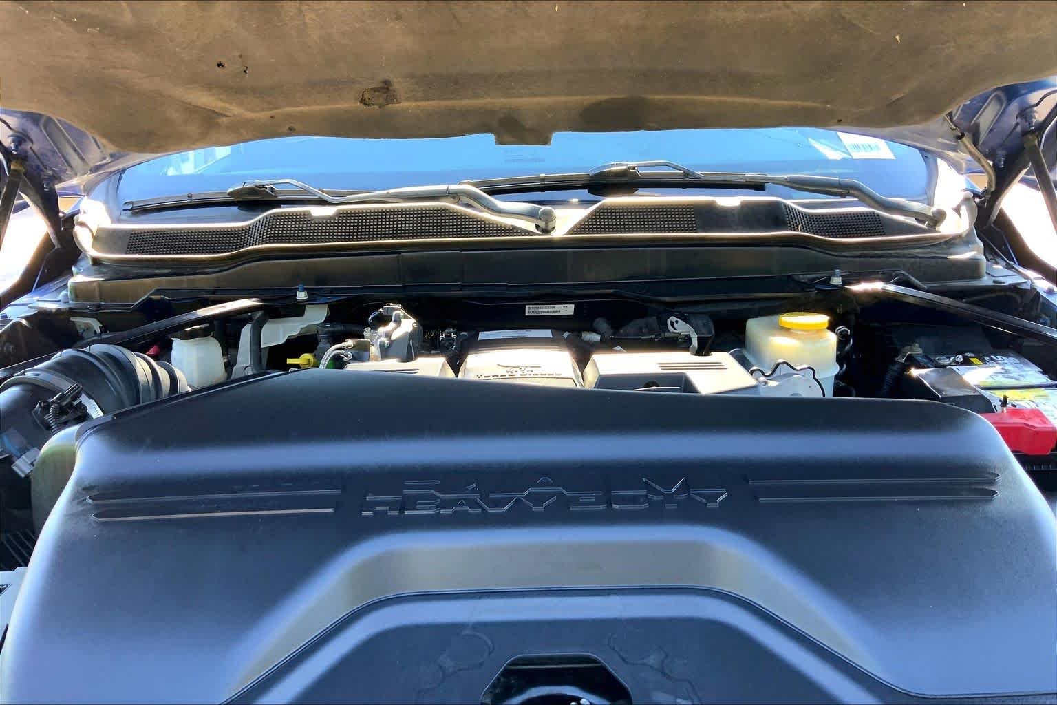 Used 2019 Blue Streak Pearlcoat Ram Laramie image 31