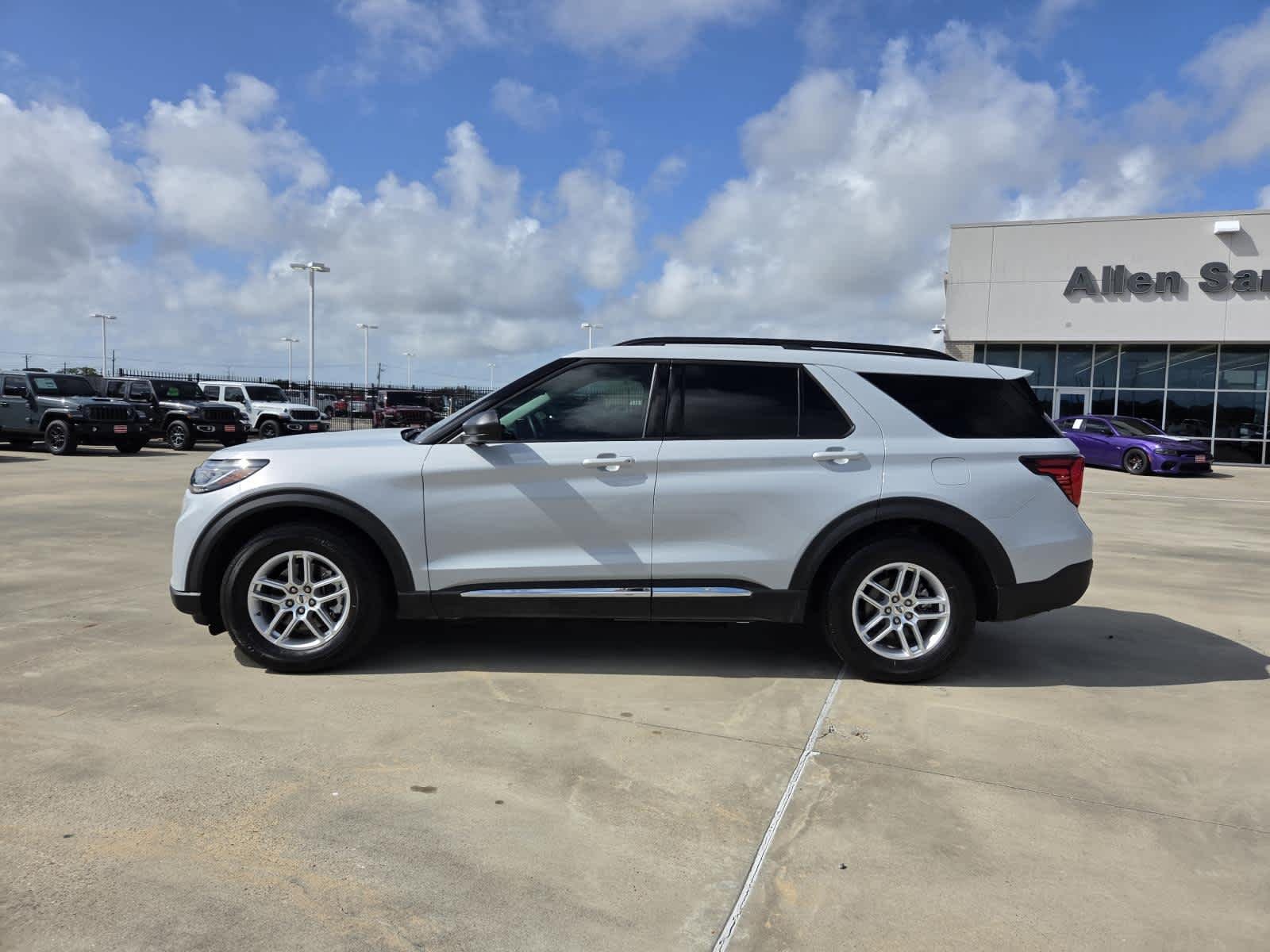 Used 2025 Space White Metallic Ford Active image 2