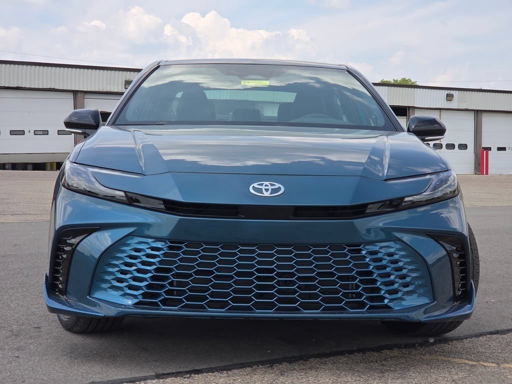 New 2026 Ocean Gem with Midnight Black Metallic roof Toyota XSE image 3