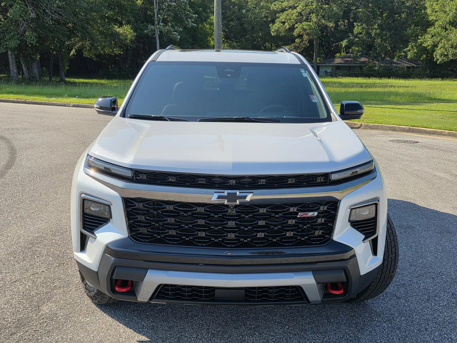 Used 2025 Pearl Chevrolet Z71 image 2