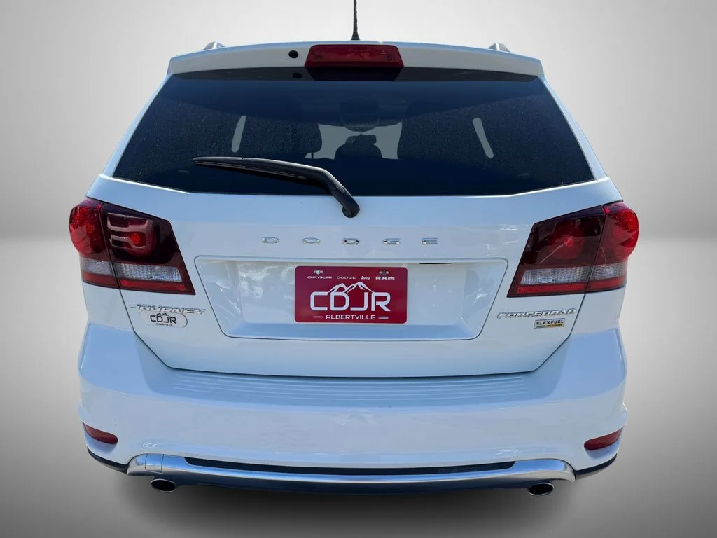 Used 2018 White Dodge Crossroad image 9