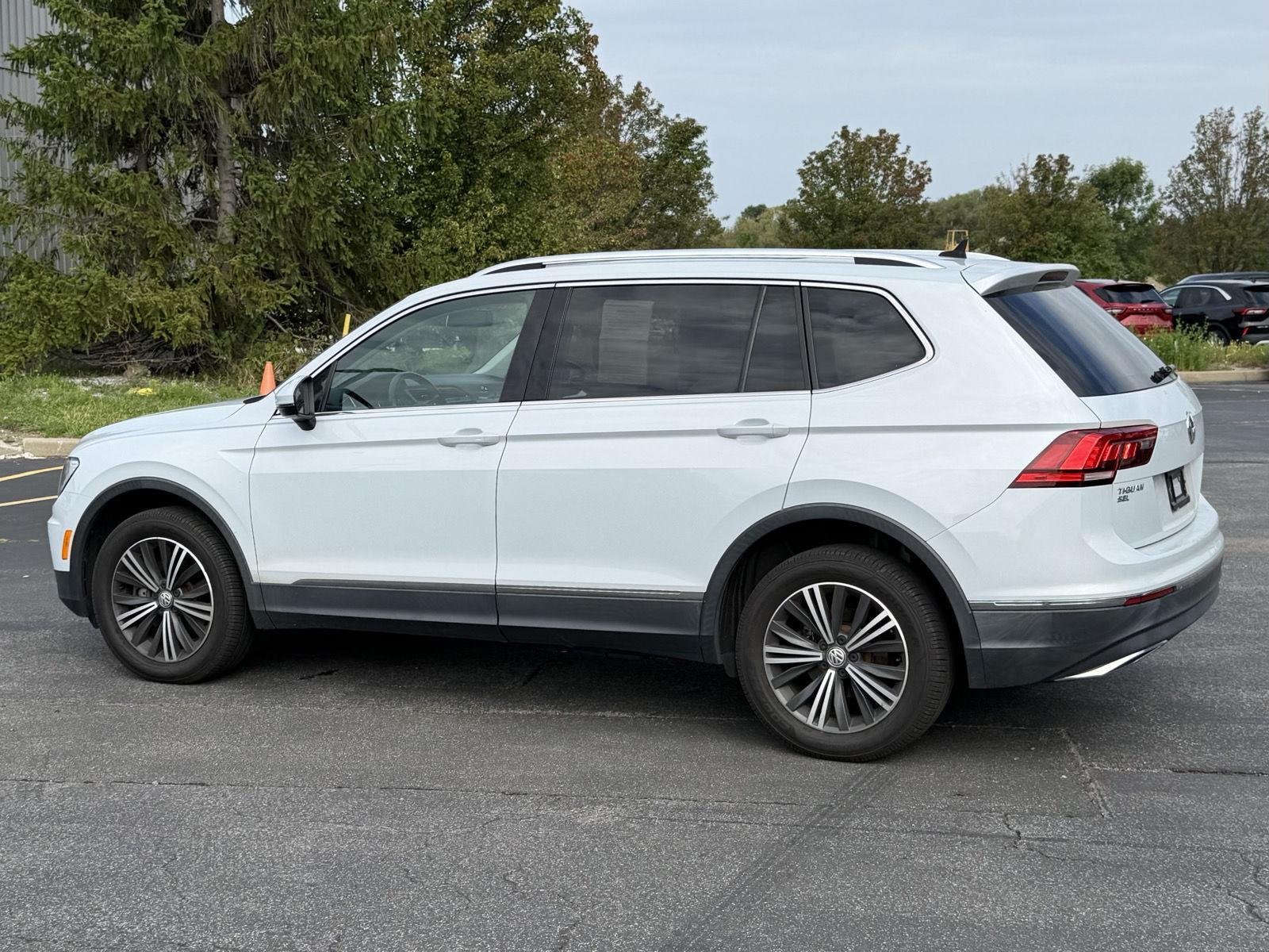 Used 2018 White Silver Metallic Volkswagen SEL image 5