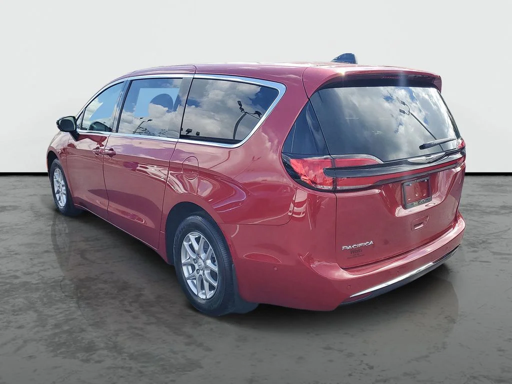 New 2025 Red Hot Pearl-Coat Exterior Paint Chrysler Select image 3