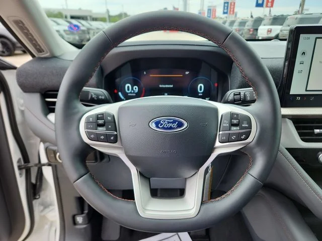 New 2026 Star White Metallic Tri-Coat Ford Active image 14