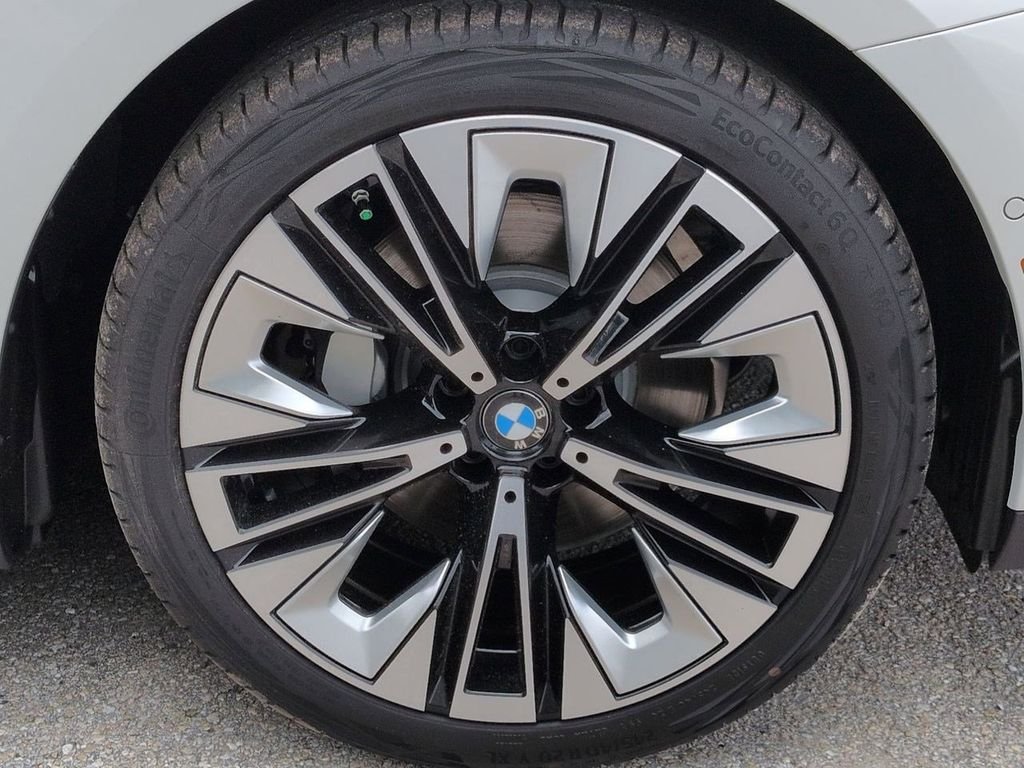 New 2027 Mineral White Metallic BMW 530i image 11