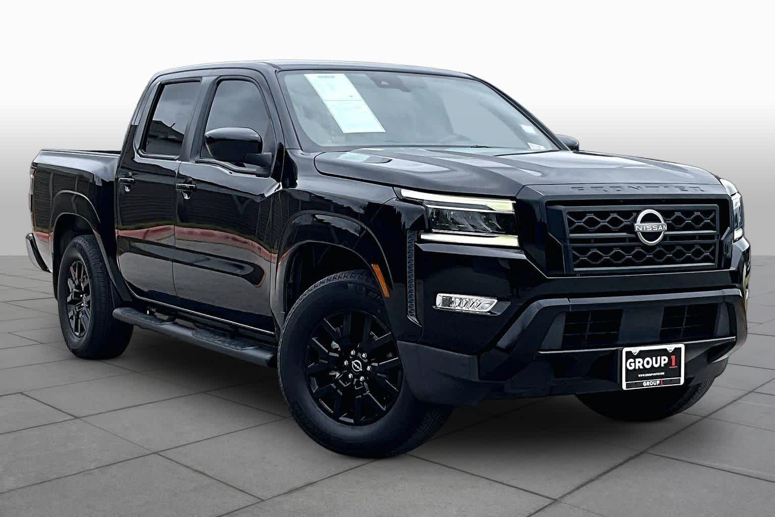 Used 2023 Super Black Nissan SV image 3