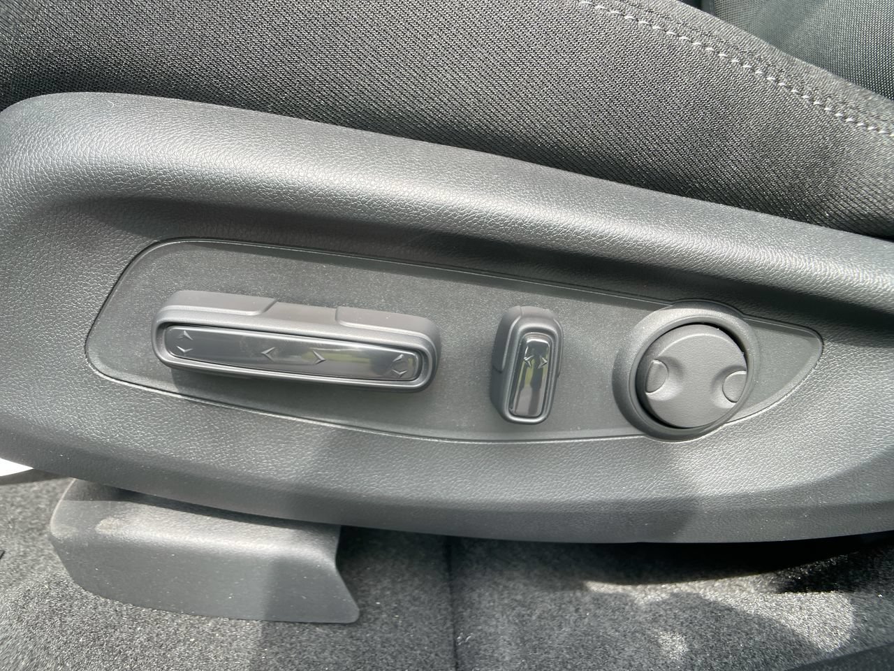 New 2026 Solar Silver Metallic Honda AWD EX image 12