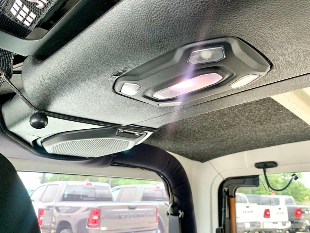 Used 2018 White Jeep Sport image 37