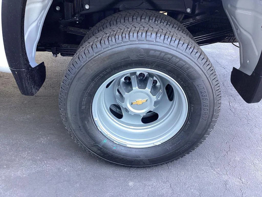 New 2026 Summit White Chevrolet Work Truck image 21